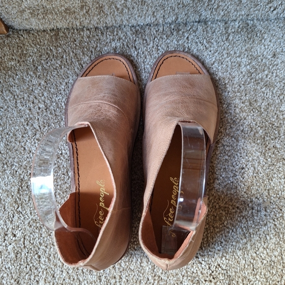 NWOT Free People Mont Blanc Asymmetrical Sandals Tan Womens size 38 - Picture 4 of 8